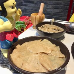 重慶美食探店 第9廠串串香火鍋觀音橋總店，精品水牛毛肚究竟如何？