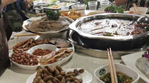 火城雙味 重慶火鍋與燜鍋的味覺(jué)對(duì)話